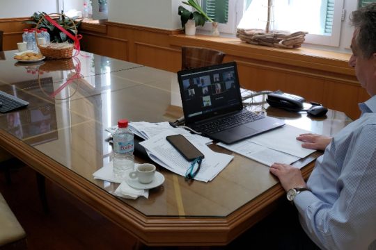 Κρήτη: Τηλεδιάσκεψη για τις επιπτώσεις στα καταστήματα εστίασης