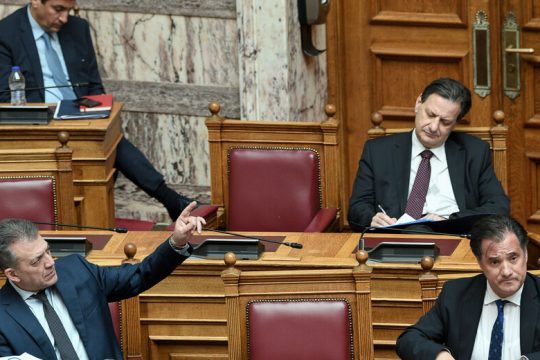 Στο «σκαμνί» της Βουλής ο… δραπέτης πρωθυπουργός
