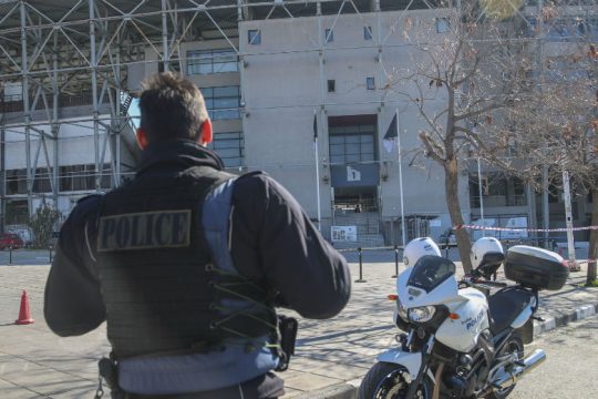 Ένταση έξω από το γήπεδο του ΠΑΟΚ μεταξύ φιλάθλων και αστυνομικών