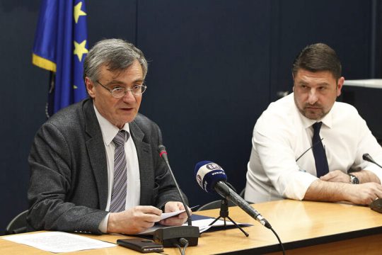 Σε καραντίνα η ενημέρωση, χαροπαλεύει η ελευθερία του Τύπου