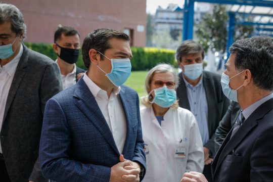Επίσκεψη Τσίπρα στο Αττικό νοσοκομείο