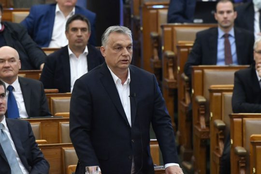 Όρμπαν: Φαντασιώσεις τα περί απομάκρυνσης του κόμματός μου από το ΕΛΚ