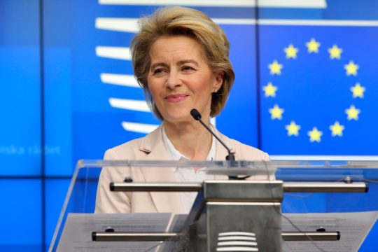 Η φον ντερ Λάιεν «στο πλευρό» της Ιταλίας μετά από… έναν μήνα