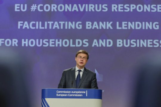 «Πάγωμα» εποπτείας από Ε.Ε. στις τράπεζες