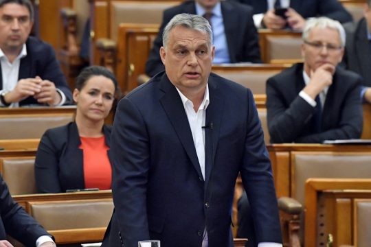 «Βικτάτωρ» Ορμπαν και με τη βούλα!