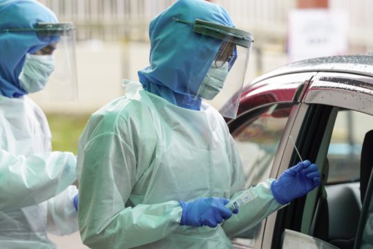 Η κάθε θεωρία συνωμοσίας δεν πρέπει να «μολύνει» την κριτική σκέψη