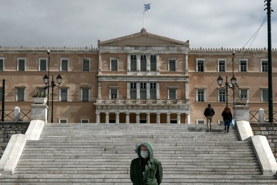 ΣΥΡΙΖΑ: Εκατομμύρια ευρώ στην επικοινωνία, ελάχιστα στην πραγματική μάχη κατά του ιού
