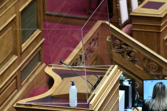 Συναίνεση για ευρωομόλογο διαφωνίες για τα εργασιακά