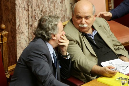 Ο ΣΥΡΙΖΑ ζητά εξηγήσεις στη Βουλή από τον Στ.Πέτσα για το κονδύλι στα ΜΜΕ
