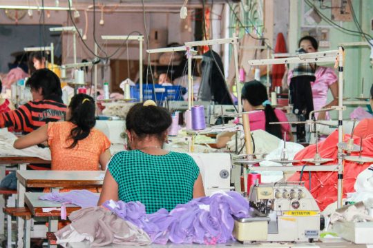 ILO: 305 εκατ. θέσεις μαύρης εργασίας θα εξαφανίσει ο Covid-19