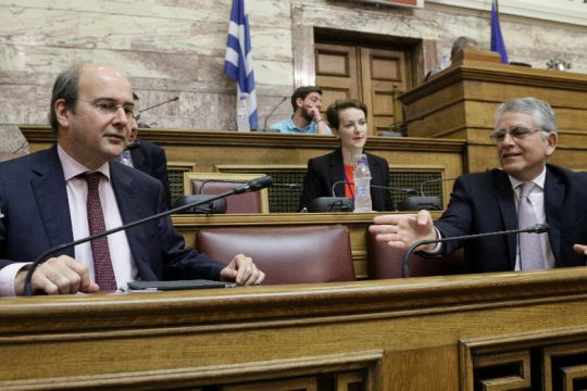 Live η συζήτηση στη Βουλή για το περιβαλλοντικό πολυνομοσχέδιο