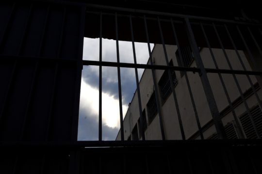 Δύο μέτρα και δύο σταθμά
