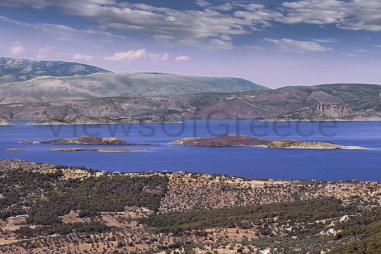 Ο μαγευτικός Κορινθιακός Κόλπος και οι άγνωστες παραλίες του