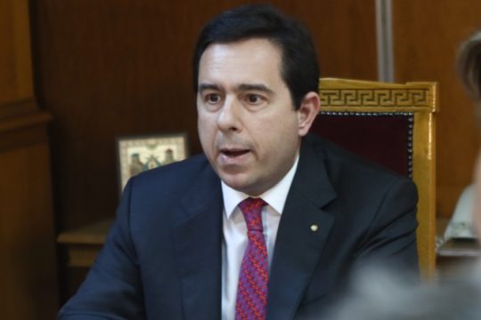 Σήμα κινδύνου για τη δημόσια διοίκηση