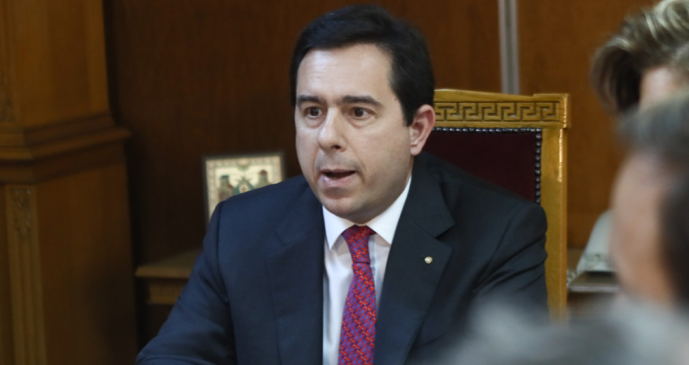 Σήμα κινδύνου για τη δημόσια διοίκηση