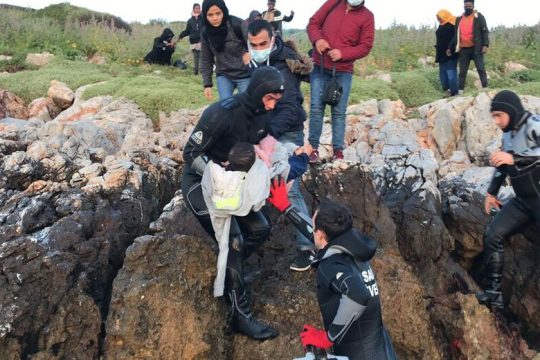 Πώς βρέθηκαν οι πρόσφυγες από τη Χίο ξανά στην Τουρκία;