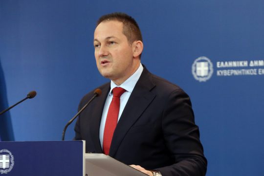 Διαβεβαιώσεις Πέτσα για μισθούς και συντάξεις