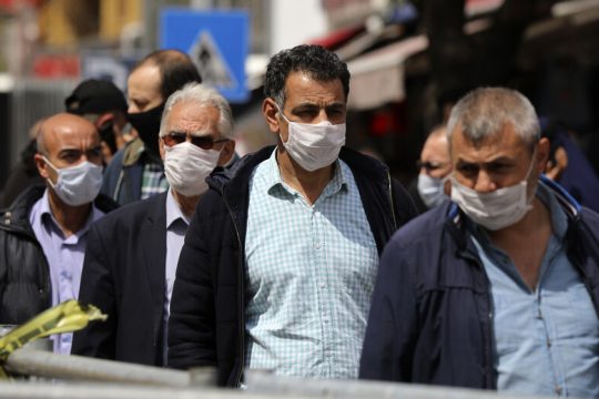 Ο Ερντογάν ψάχνει οδό διαφυγής από το οικονομικό, πολιτικό και υγειονομικό αδιέξοδο