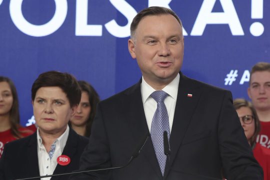 Προσωρινή καραντίνα στην προεδρική κάλπη