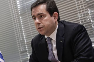 Κυβέρνηση με ρητορική αντιπολίτευσης