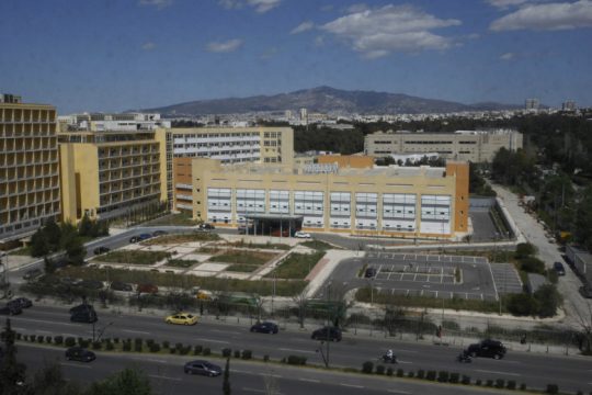 Έντεκα κρούσματα στο 401 Στρατιωτικό Νοσοκομείο