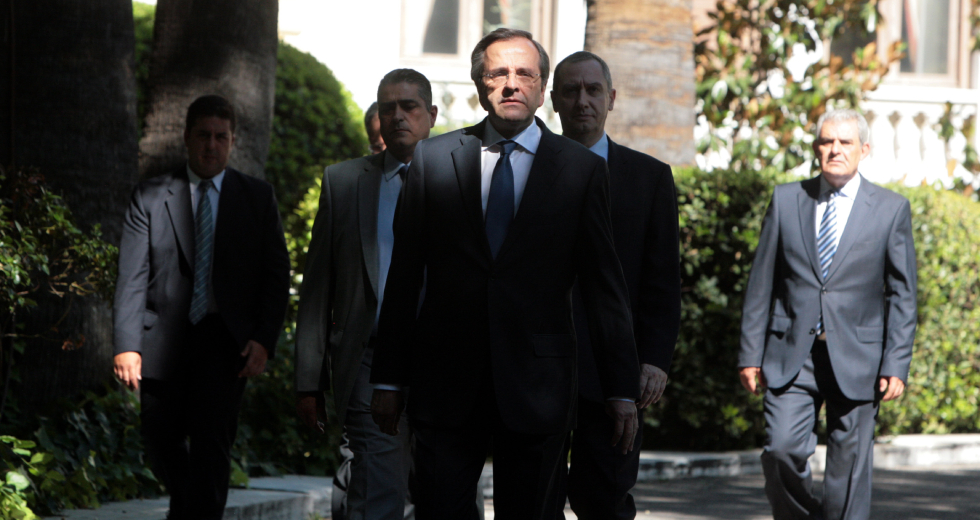 Η μάνα μου νομίζει ότι είναι δεξιά