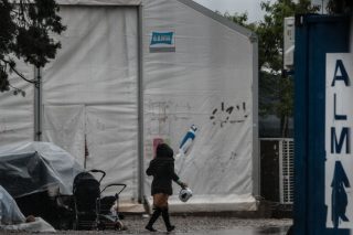 Και κακοδιαχείριση και ατασθαλίες και παραπλανητικές «εικόνες», κ. Μηταράκη