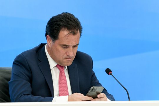 Υποσχέσεις για ρευστότητα 15 δισ.