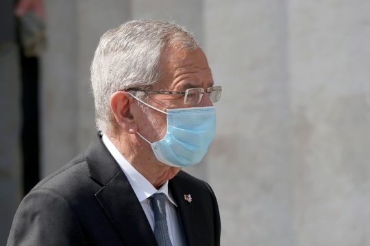 «Ξεχάστηκε» και… έσπασε την καραντίνα ο πρόεδρος της Αυστρίας