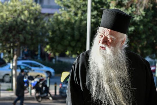 Θεομπαίχτες με ράσα και πολιτικά ρούχα