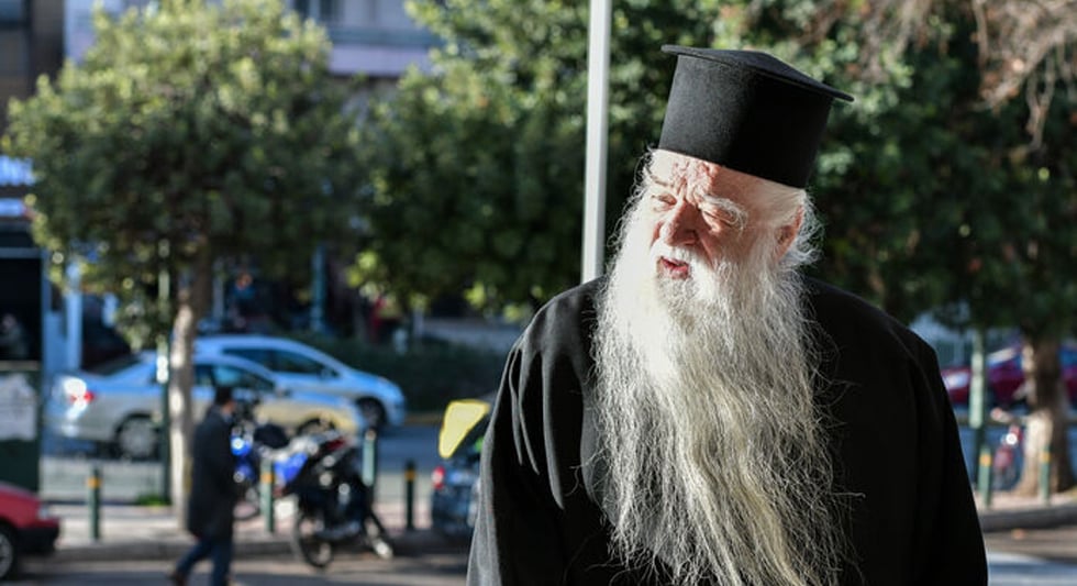 Θεομπαίχτες με ράσα και πολιτικά ρούχα