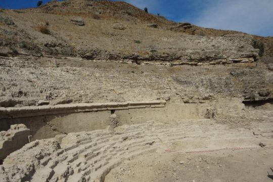 Υπογράφηκε η σύμβαση για την ανασκαφή του αρχαίου θεάτρου Γόρτυνας