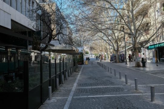 ΓΣΕΕ: Πάνω από 300.000 εργαζόμενοι στον τουρισμό θα μείνουν άνεργοι