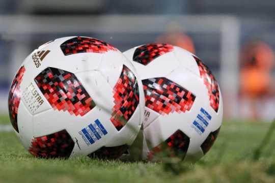 Εκβιάζουν τα μικρά ψάρια στην Πρέμιερ