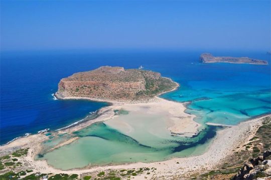 Κατεδαφίζεται αυθαίρετη επιχείρηση στον Μπάλο Κισσάμου
