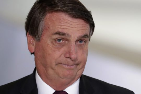 Βραζιλία: Ο Covid-19 καλπάζει και η δημοτικότητα του Μπολσονάρο πέφτει