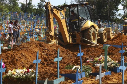 Περισσότεροι νεκροί χθες στη Βραζιλία απ’ τις ΗΠΑ, επισπεύδεται το ταξιδιωτικό μπλόκο