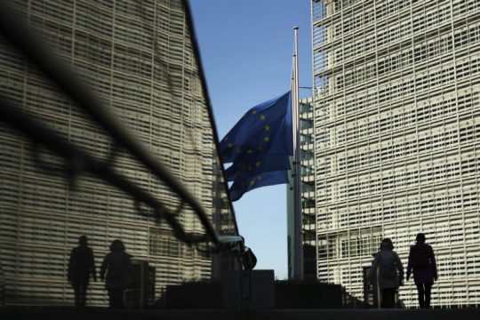 Η Κομισιόν πάλι σε ρόλο μεσολαβητή για το Ταμείο Ανάκαμψης