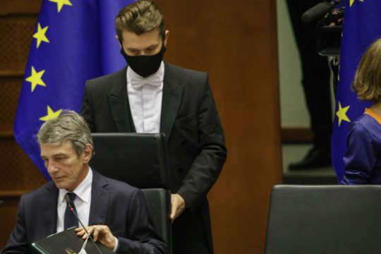 Επιχορηγήσεις 22,5 δισ. αλλά και «βαρύ» δάνειο για την Ελλάδα στις προτάσεις της Κομισιόν