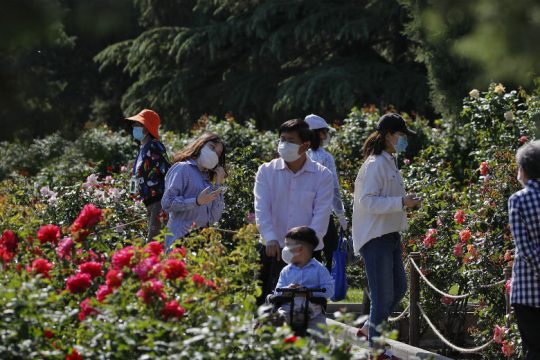 Η Κίνα αντικρούει τα 24 «ψέματα» Αμερικανών πολιτικών για τον Covid-19