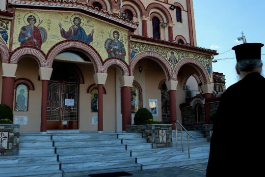 «Ναι» με ΚΥΑ και κανόνες προστασίας σε γάμους, βαφτίσια και λοιπά μυστήρια