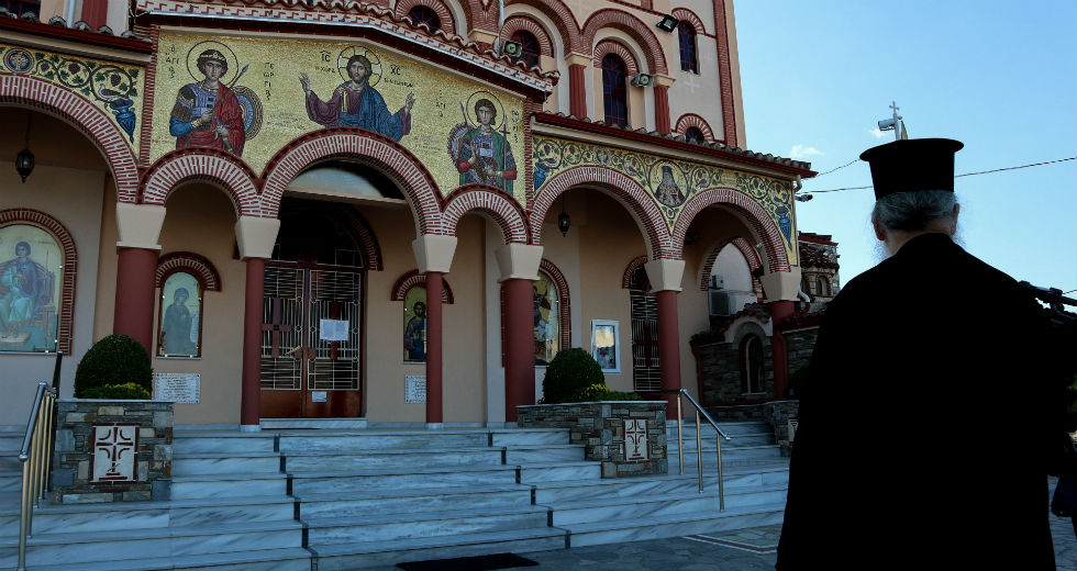 «Ναι» με ΚΥΑ και κανόνες προστασίας σε γάμους, βαφτίσια και λοιπά μυστήρια