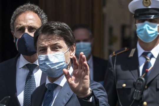 Τζουζέπε Κόντε: Η γαλλογερμανική πρόταση είναι ένα βήμα, αλλά όχι αρκετό