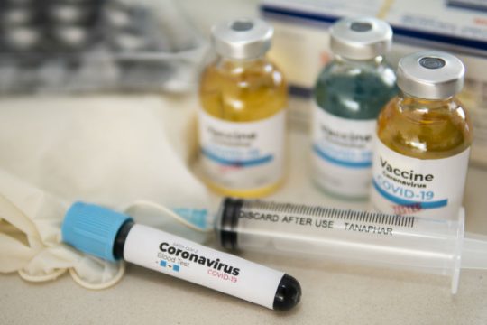 Παστέρ: Και ασθενείς με ήπια συμπτώματα αναπτύσσουν αντισώματα στον κορονοϊό