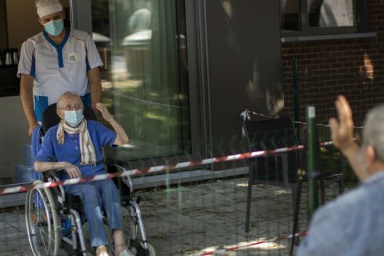 ΠΟΥ καλεί Ευρώπη να μη μειώσει τις δαπάνες για τη δημόσια υγεία