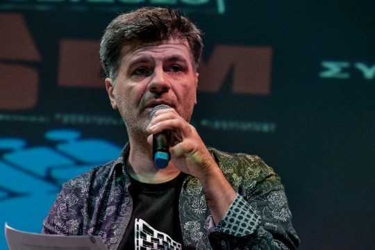 Φοίβος Δεληβοριάς: Τίτλοι τέλους για τους συνθέτες-στιχουργούς