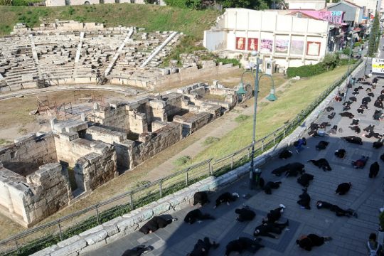 Διαμαρτυρία καλλιτεχνών στο Αρχαίο Θέατρο της Λάρισας