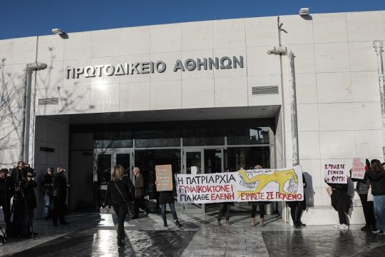 Ενας λιμενικός – κόσμημα