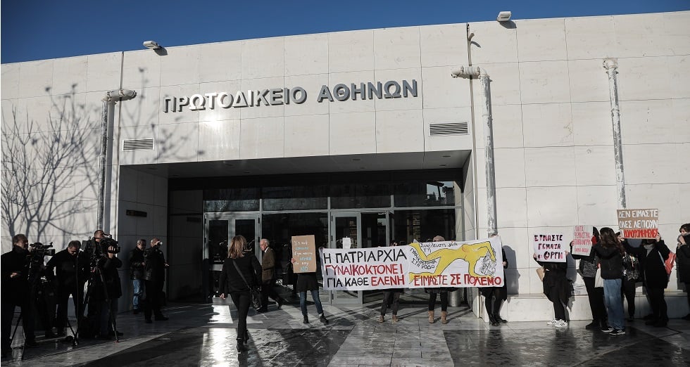 Ενας λιμενικός – κόσμημα