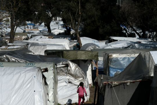 Οι δομές στα νησιά δεν πάνε πουθενά!
